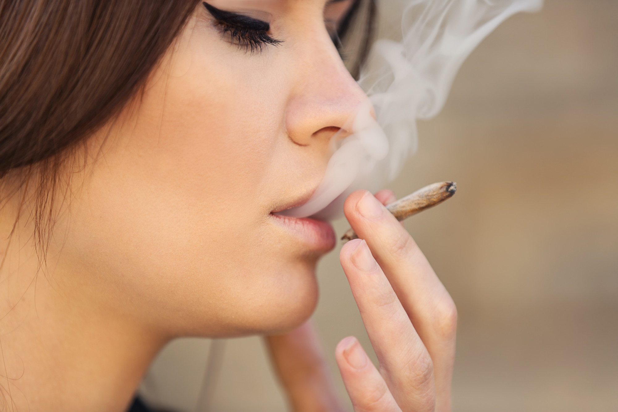 The Health Benefits of Smoking Cannabis Instead of Cigarettes