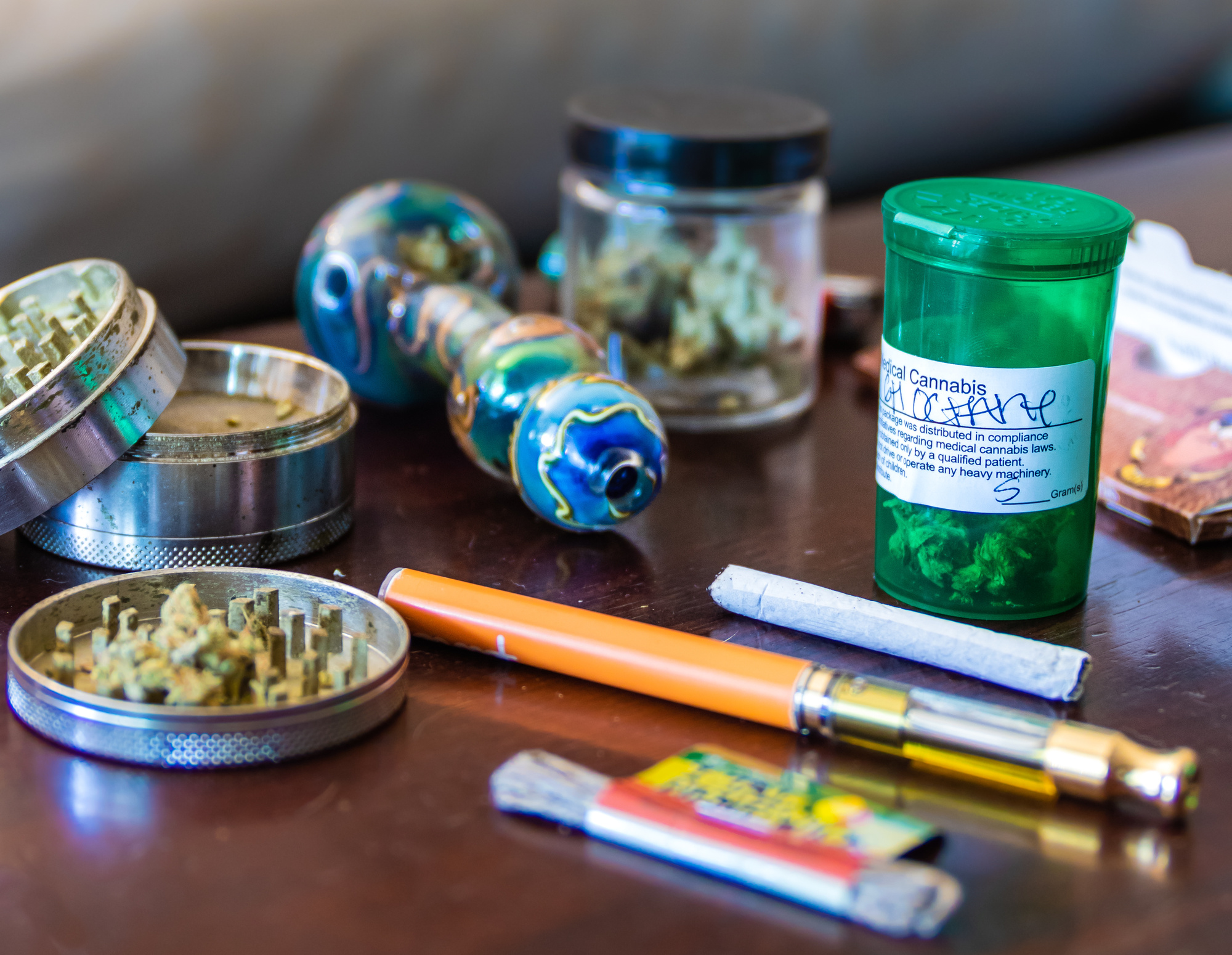 Smoke Shop Accessories: 5 Things You Need to Have